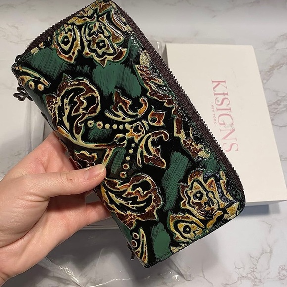 KISIGNS Genuine embossed Leather Wallet for Women New York New In Box - Picture 1 of 9